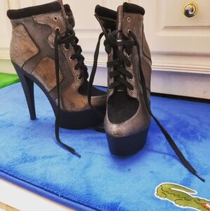 Shoe boots